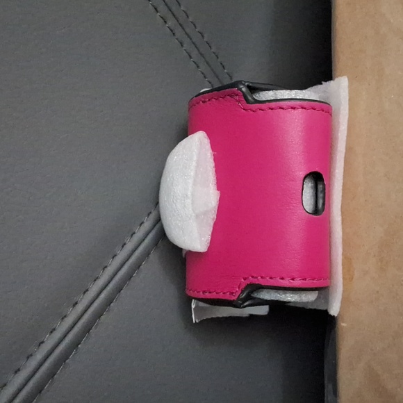 NEW Coach Pink Wireless Earbud Case - Picture 8 of 8